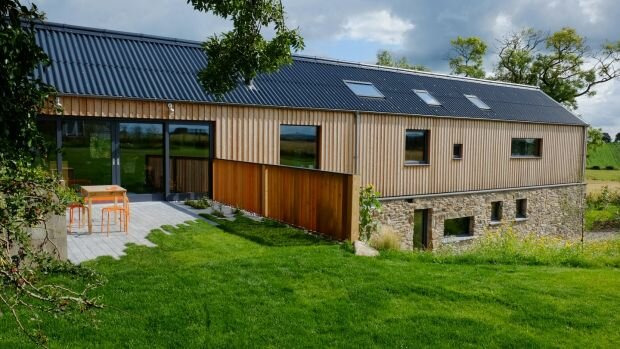 Grand Designs — s18e03 — County Down: Agricultural House