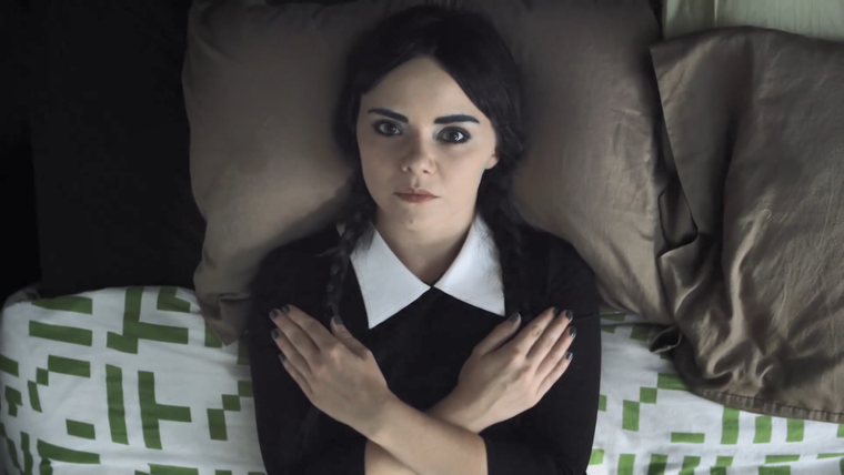 Adult Wednesday Addams — s01e05 — One-Night Stand