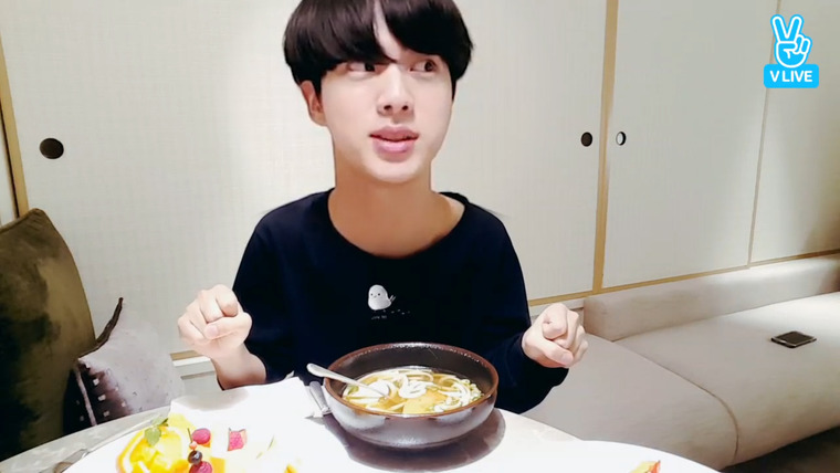 BTS on V App — s03 special-0 — [BTS] 잇진의_쿄세라돔_입성_후기.bts (Jin talking about their dome concert in Osaka)