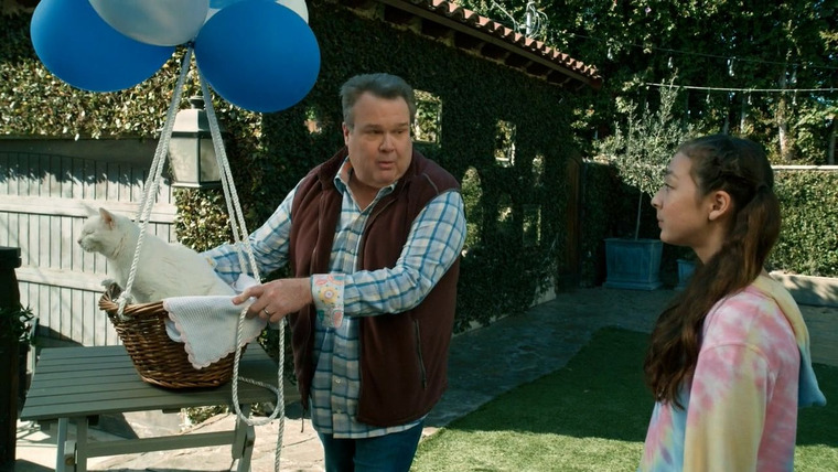 Modern Family — s11e16 — I'm Going to Miss This