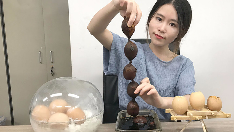 Office Chef: Ms Yeah — s01e16 — Making an egg feast with quick lime blocks and water at office