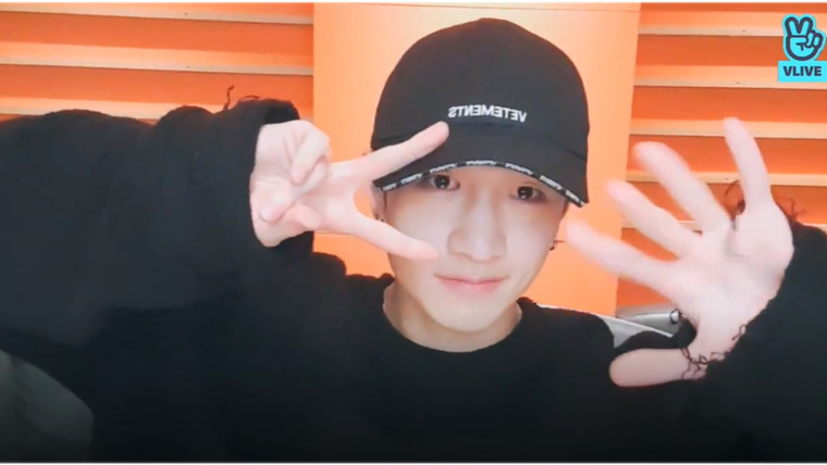 Stray Kids — s2019e260 — [Live] Chan's Room 🐺 Episode 38
