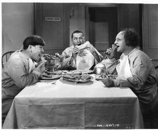 The Three Stooges — s06e06 — Calling All Curs
