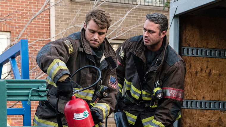 Chicago Fire — s04e09 — Short and Fat