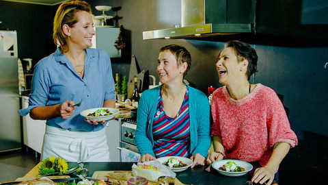 Sofie in de keuken van — s02e03 — Portobello met gepocheerd ei, zure kruidenroom & korstjes