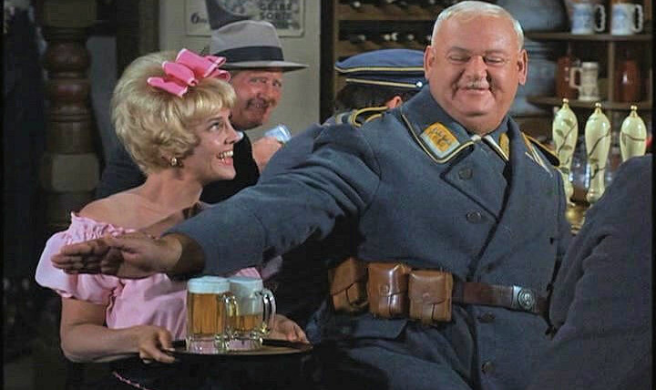 Hogan's Heroes — s04e01 — Clearance Sale at the Black Market