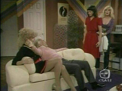 Слишком тесно — s03e08 — Monroe's Secret Love's Secret