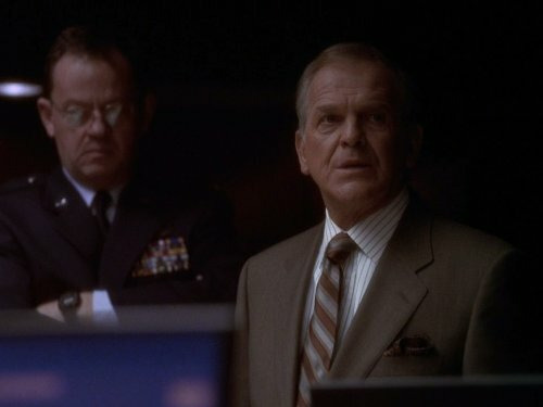 The West Wing — s02e12 — The Drop-In