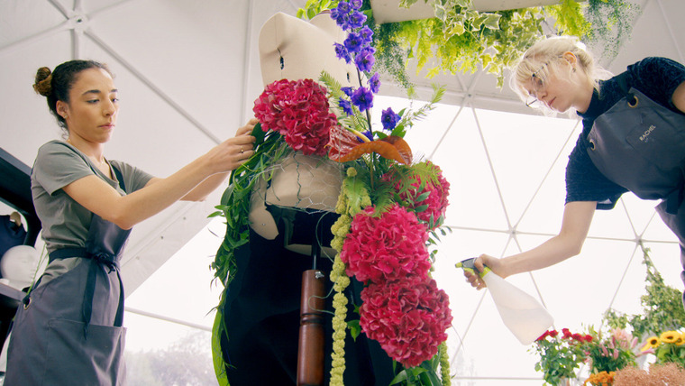 Большая цветочная битва — s01e02 — Fabulous Floral Fashion