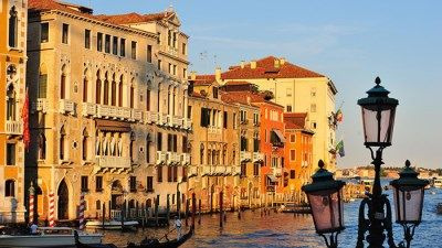 Strip the City — s02e03 — Sinking City - Venice