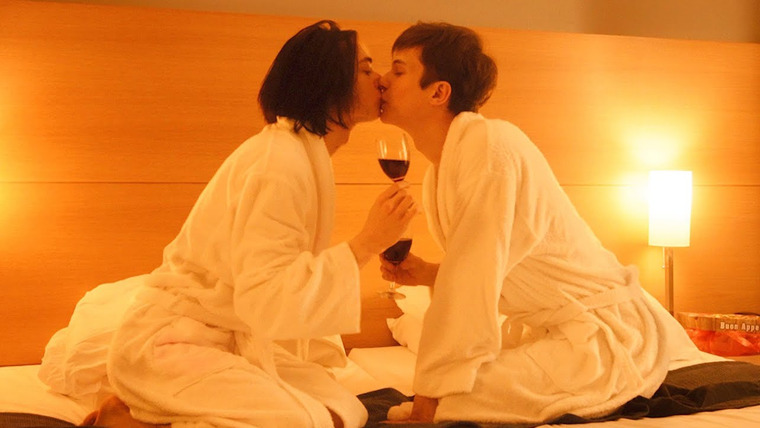 The Wineholics — s07e30 — Gay Couple Spends Night in a Hotel — Couple VLOG Part 2
