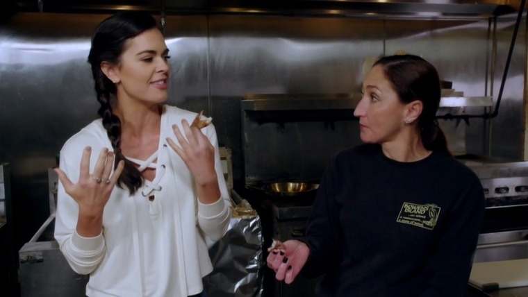 Beach Bites with Katie Lee — s02e01 — Every Day is Fry Day!