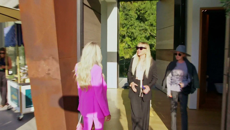 Сделка на миллион — s15e01 — Just When You Think You've Seen It All…