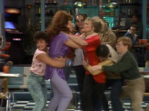 Married... with Children — s02e09 — Alley of the Dolls