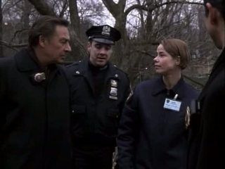 Закон и порядок — s08e15 — Faccia a Faccia