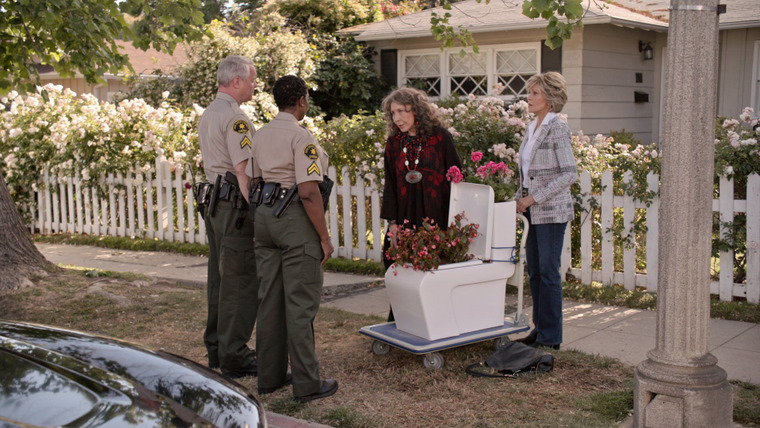 Grace and Frankie — s06e11 — The Laughing Stock