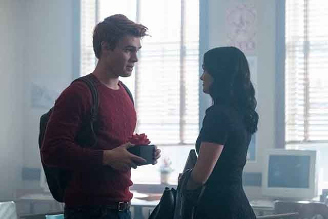 Riverdale — s02e09 — Chapter Twenty Two: Silent Night, Deadly Night