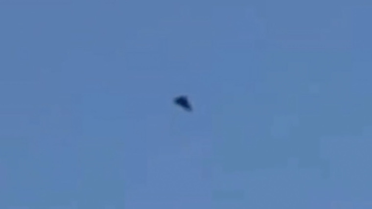 Paranormal Caught on Camera — s05e23 — Couple Spots UFO Over Military Base in California and More