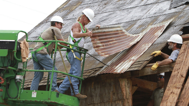 Barnwood Builders — s02e08 — Taking Down a Huge, New England Style Barn