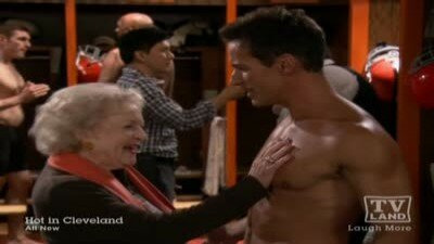 Hot in Cleveland — s03e08 — God and Football
