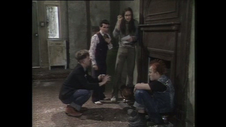 The Young Ones — s02e02 — Cash
