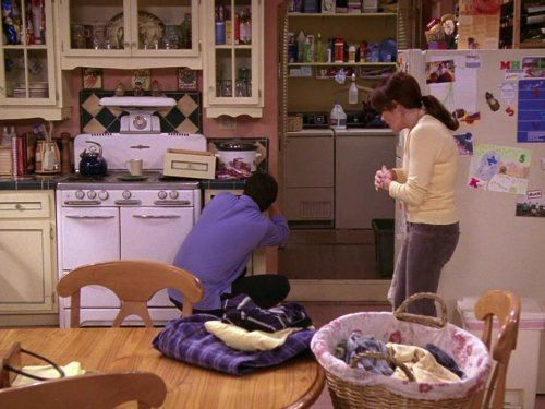 Все любят Рэймонда — s09e10 — Favors