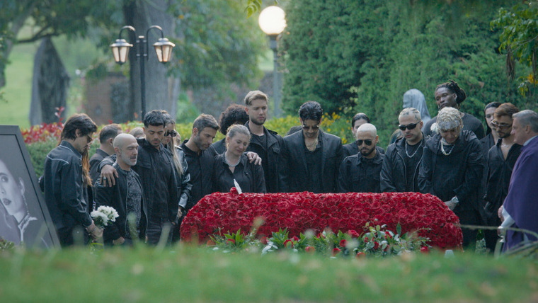 Королева флоу — s03e42 — Charly, Erick y toda la familia despiden a Yeimy en su funeral