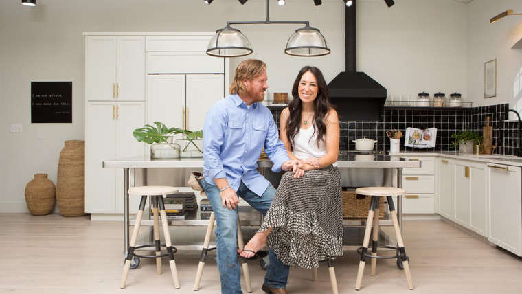 Fixer Upper — s05e15 — A Downtown Loft Challenge for Chip and Jo