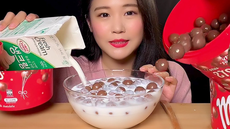 Yura ASMR 유라 — s01e17 — 🍫ASMR Maltesers Chocolate Balls & warm raw cream🍫 モルティージャスチョコレート 몰티져스 초콜릿 먹방 MUKBANG EATING SOUNDS