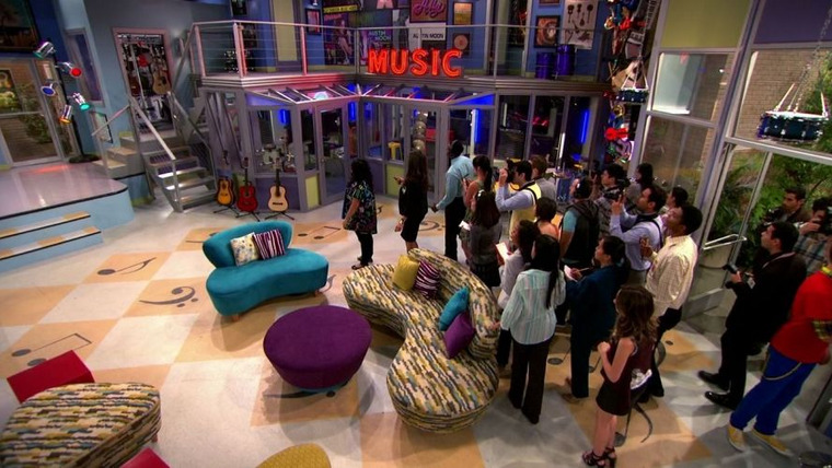 Austin & Ally — s04e03 — Grand Openings & Great Expectations