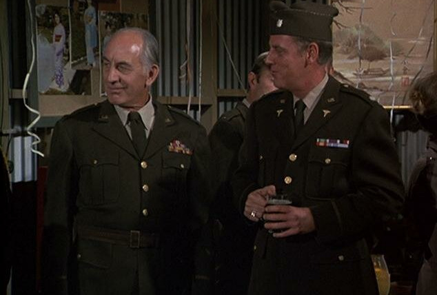 M*A*S*H — s02e15 — Officers Only
