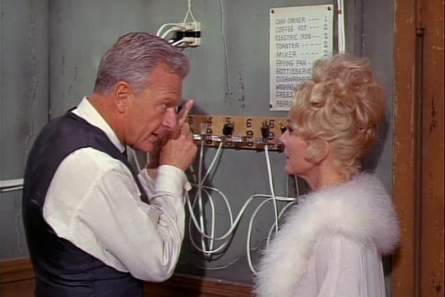 Green Acres — s01e09 — You Can't Plug in a 2 with a 6