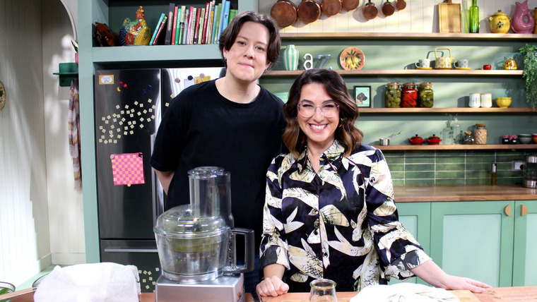 A Bite to Eat with Alice — s02e15 — Chloe Petts