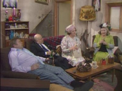 Keeping Up Appearances — s01e06 — The Christening