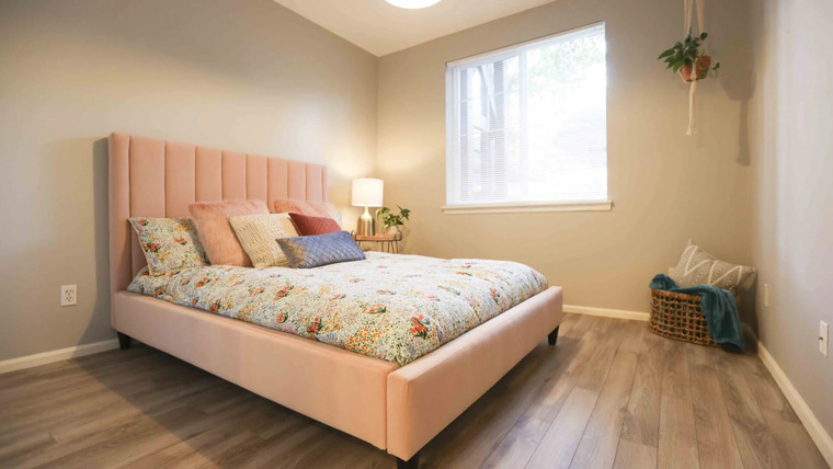 Unsellable Houses — s01e03 — Condo Cleanup