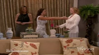 Hot in Cleveland — s03e23 — When You Open a Door