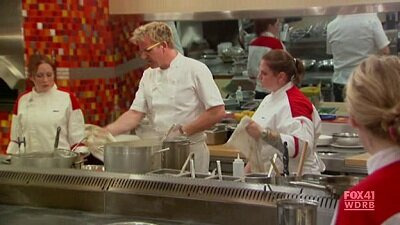 Hell's Kitchen — s08e09 — 8 Chefs Compete