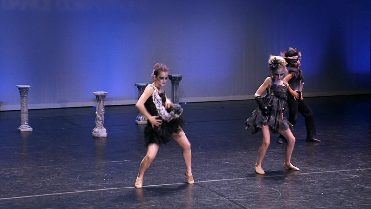 Мамы в танце — s02e15 — Night of the Living Dancers