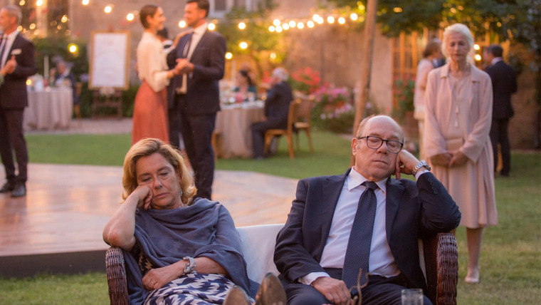 Vita da Carlo — s01e08 — "Vive l'amour!"