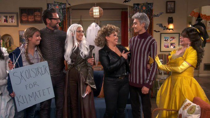 One Day at a Time — s04e04 — One Halloween at a Time