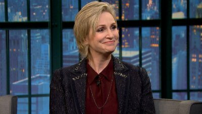 Late Night with Seth Meyers — s2015e03 — Jane Lynch, Lucy Hale, Haerts