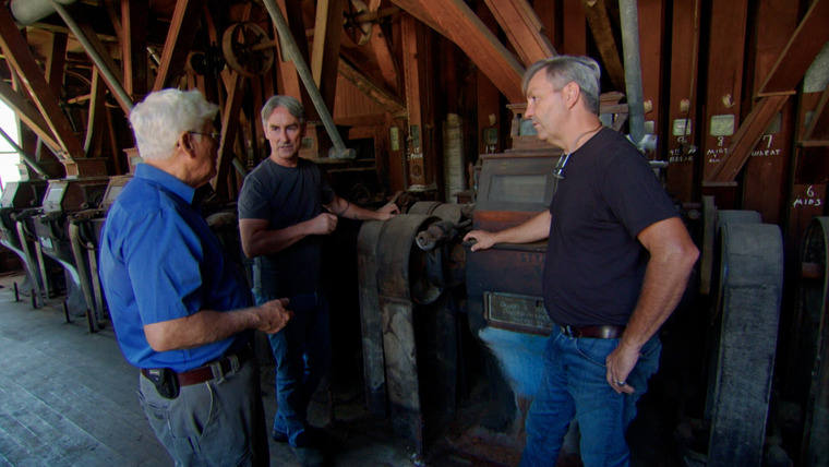 American Pickers — s24e03 — Small Towns, Big Picking