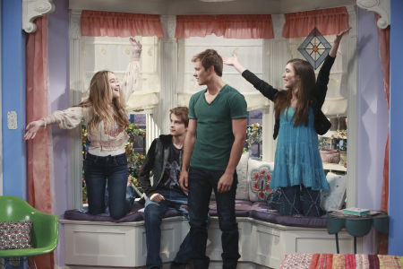 Girl Meets World — s02e29 — Girl Meets the Bay Window