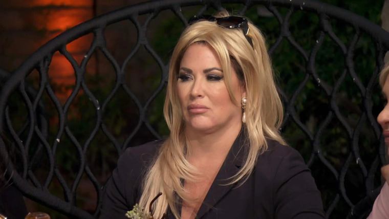 The Real Housewives of Orange County — s17e10 — A Doppelgänger Disaster