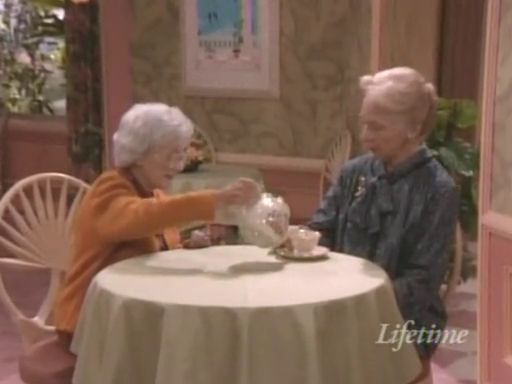 Золотой дворец — s01e04 — One Old Lady to Go