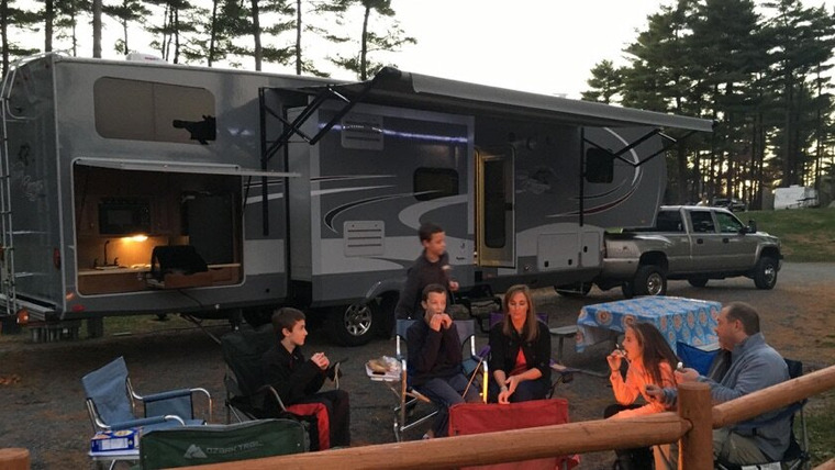 Going RV — s02e07 — Family Looking for Third RV with More Space