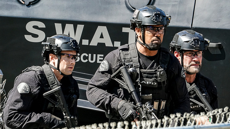 S.W.A.T. — s04e15 — Local Heroes