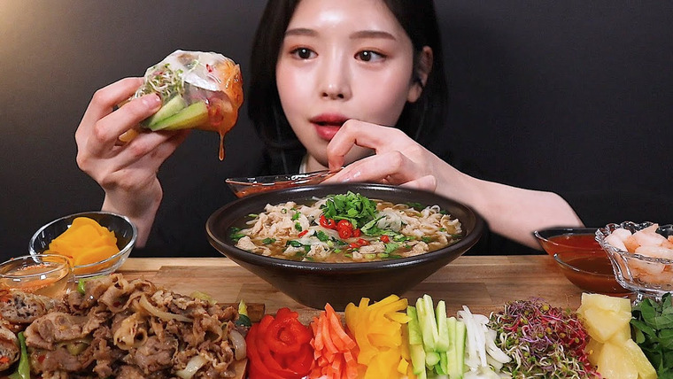 문복희 Eat with Boki — s02e10 — SUB)푸짐한 대왕 월남쌈에 차돌박이 쌀국수 먹방! (feat.넴) spring roll & Vietnamese rice noodle Mukbang ASMR
