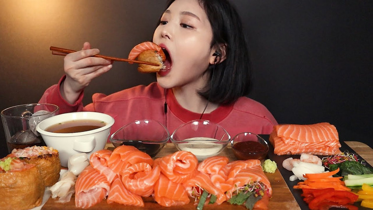 문복희 Eat with Boki — s02e44 — SUB)연어파티! 🥳 연어 쌓아놓고 월남쌈 만들어서 먹방 (ft.대왕유부초밥🍣) 리얼사운드 salmon spring roll mukbang ASMR