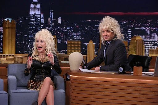Ночное шоу с Джимми Фэллоном — s2014e57 — Dolly Parton, Taylor Kitsch